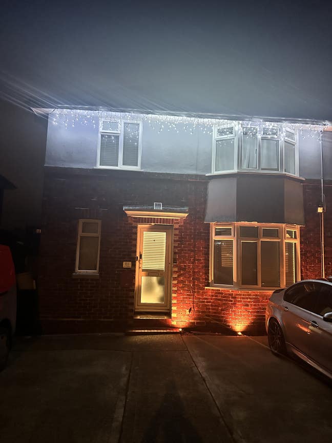 Rooms with parking close to town  Main Photo