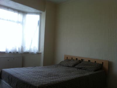 Double room to let opposite Southall Park  Main Photo