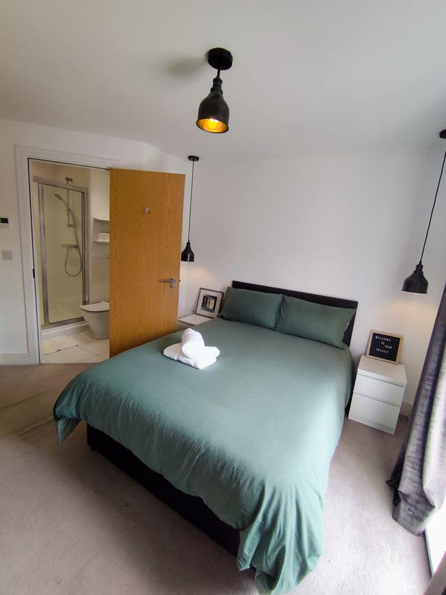 Stylish & Modern en-suite double room at Marina Main Photo