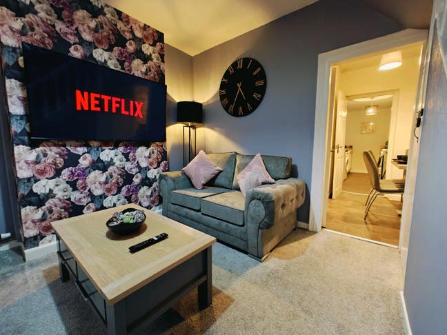 **Short-Term Accommodation Fully Furnished 2 Bed Main Photo