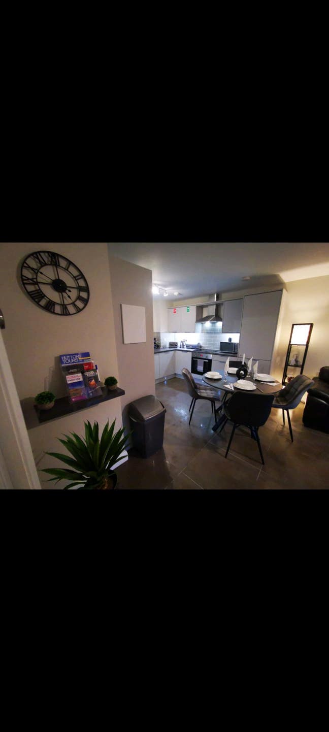 Short-Term Accommodation Fully Furnished £2100pcm Main Photo