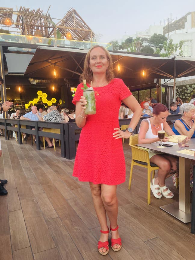 Part time professional seeking a room. Main Photo