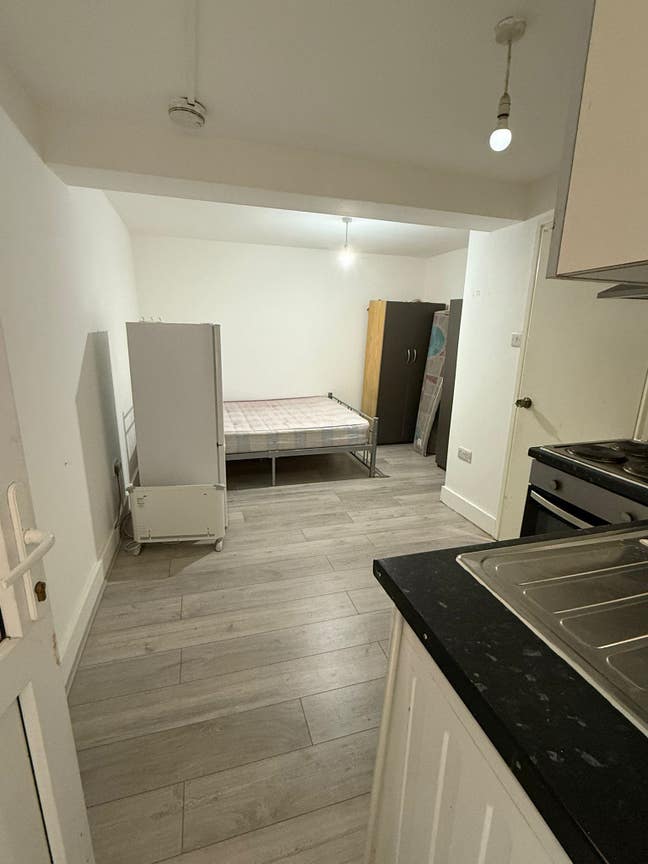 Beautiful Studio Flat for Rent in Honslow Main Photo