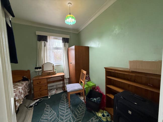  Single  room  available  in  1BHK  flat,  IG3 Main Photo