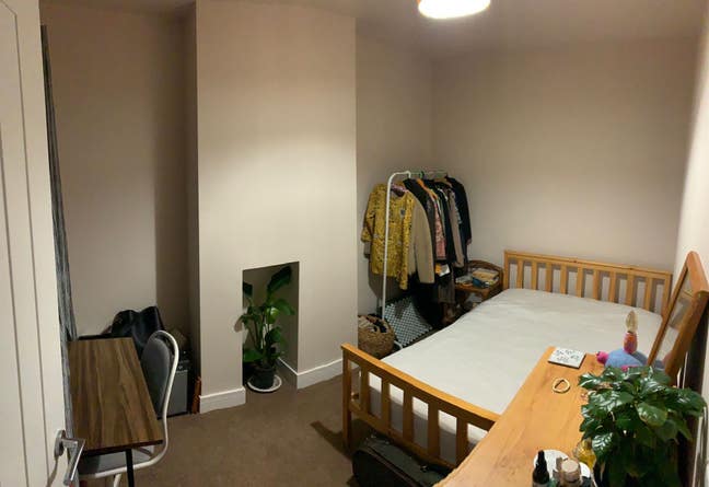 Newly renovated double room for rent! Main Photo