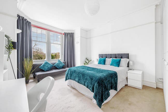 🏡 Stunning En-Suite Room in Ealing Common – April Main Photo