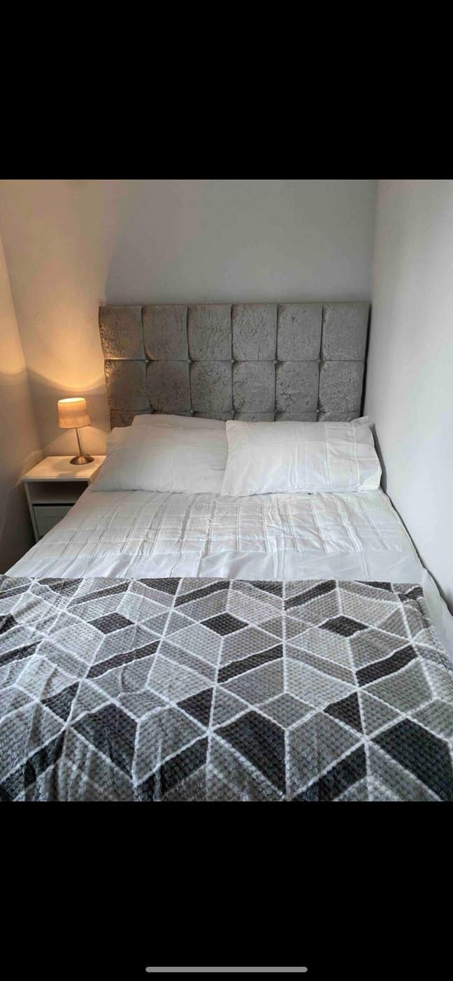 Room available in family house  Main Photo