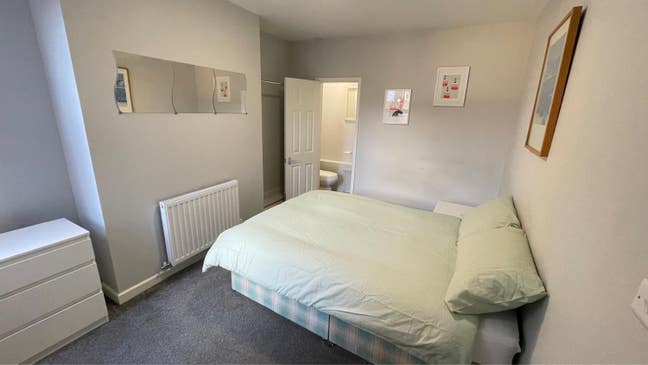 Large double room with own toilet/sink  Main Photo