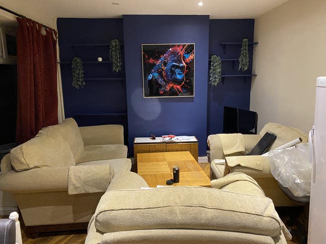 Large Room New Furniture Couples Accepted Main Photo