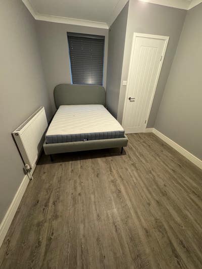 Bedroom with en-suite bathroom. Main Photo
