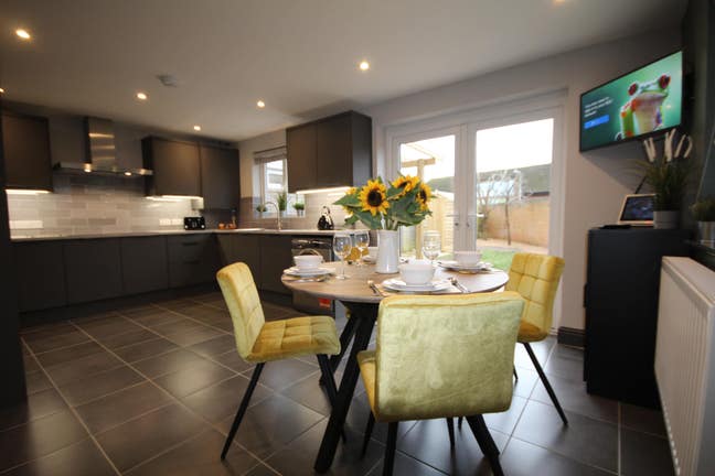 Poolside House Luxury en-suite room close to town Main Photo