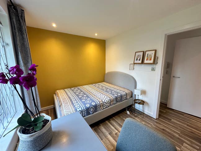 Beautiful double room short let Hulme Park M15 Main Photo