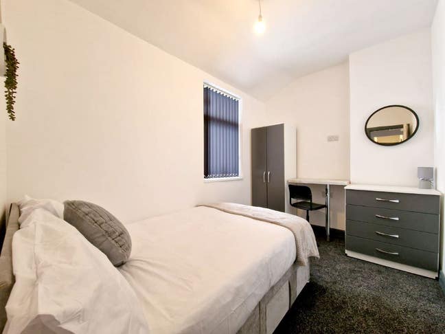 ** New Modern Affordable En Suites - Pay No Bills! Main Photo