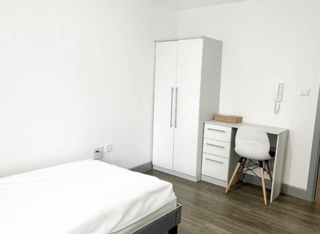 *Stylish 1-Bed Flatshare close to Rock Ferry Town* Main Photo