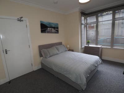 Watford Town Centre - friendly & clean houseshare Main Photo