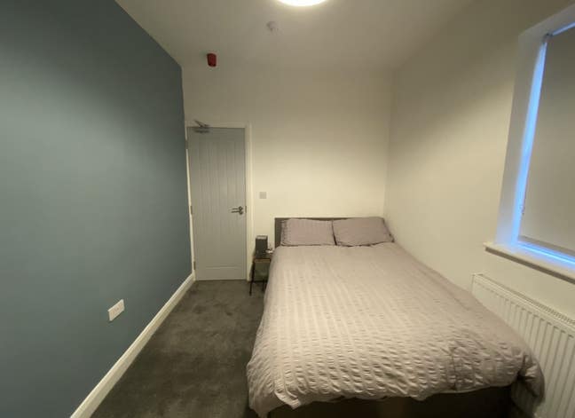 Double ensuite room 5min walk from Station.  Main Photo