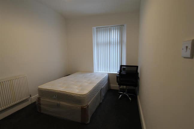 Modern Room to rent near Local Amenities!! Main Photo