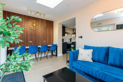 Our answer to the biggest House Sharing Question🍍 Main Photo