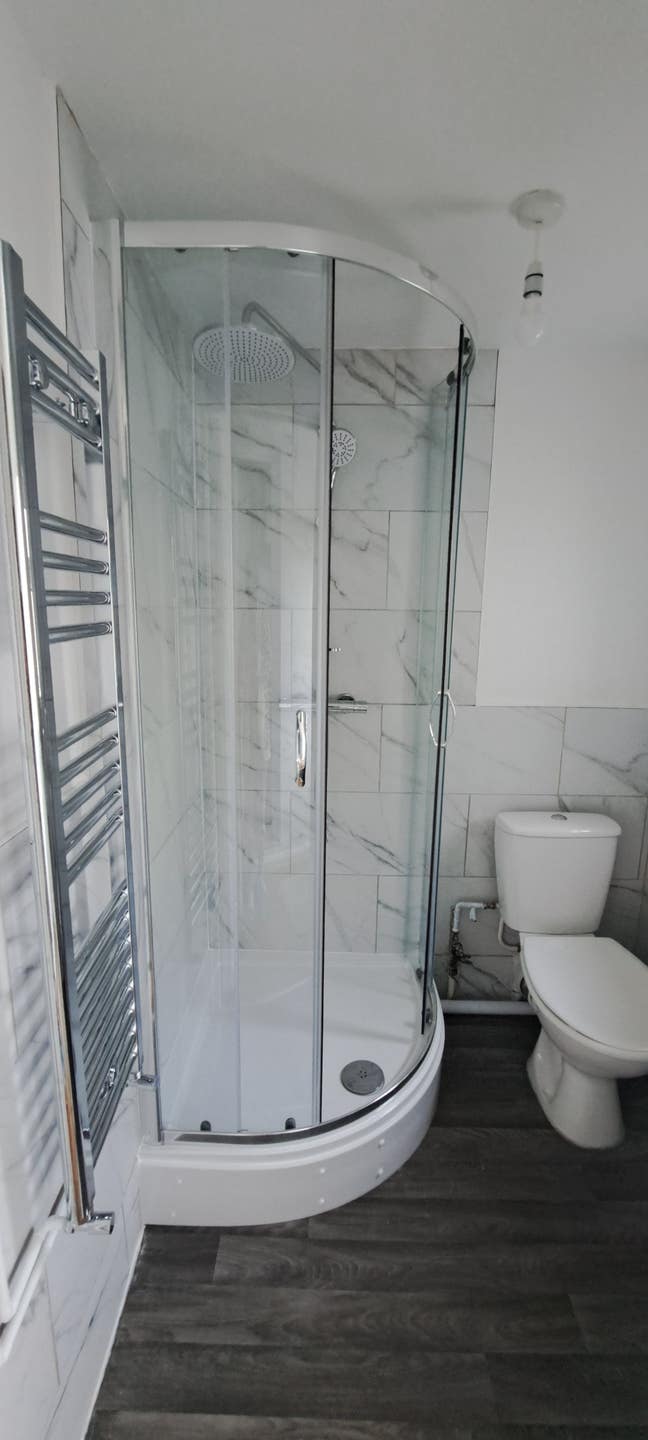 Large furnished double room ( bill inclusive) Main Photo