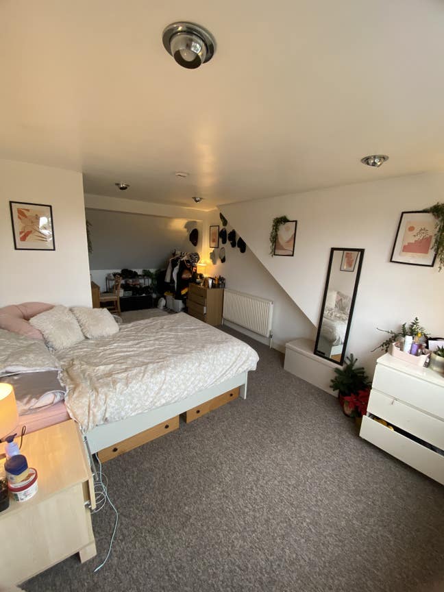 Big Double room w/Ensuite  Main Photo