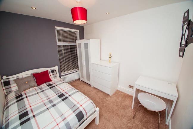 Double Bedroom in East Croydon Main Photo