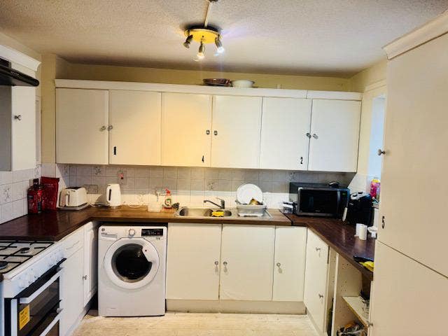 House share in quite area in Rectory Farm  Main Photo