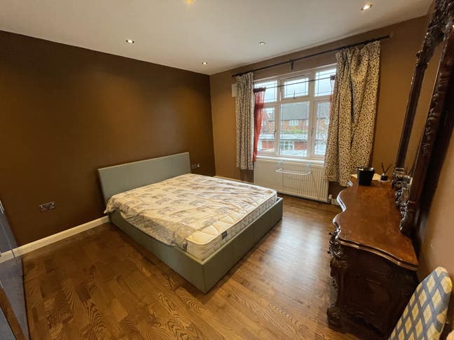 Double room for rent in Kenton Main Photo