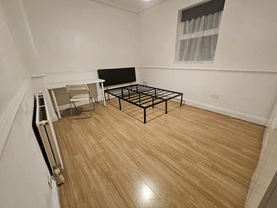 *** Large Double Room *** Main Photo