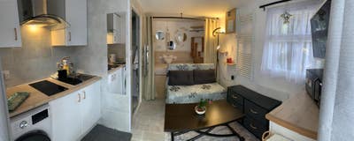 Lovely cosy studio flat for one person. Main Photo