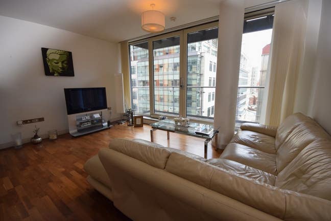 Ensuite Room available in 2 bed flat at salford  Main Photo