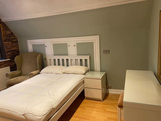 Single and Double Rooms in Town Centre Main Photo