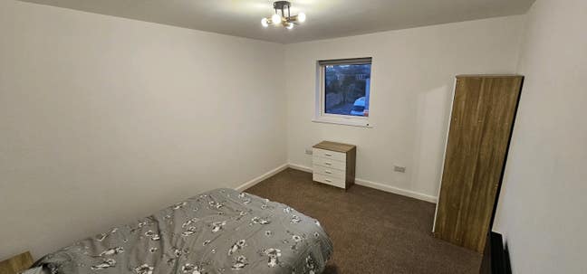 Newly Decorated Shared Flat with Double Rooms Main Photo