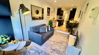 **Short-Let - 1 Bedroom - Bills Included** Main Photo