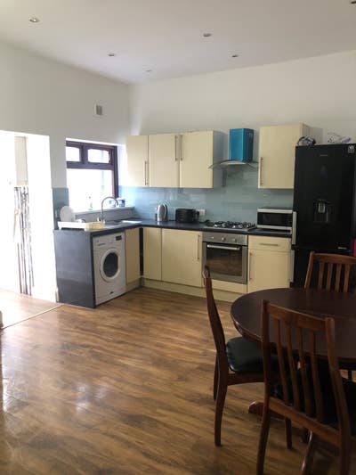  double rooms available in Forest Hill  Main Photo