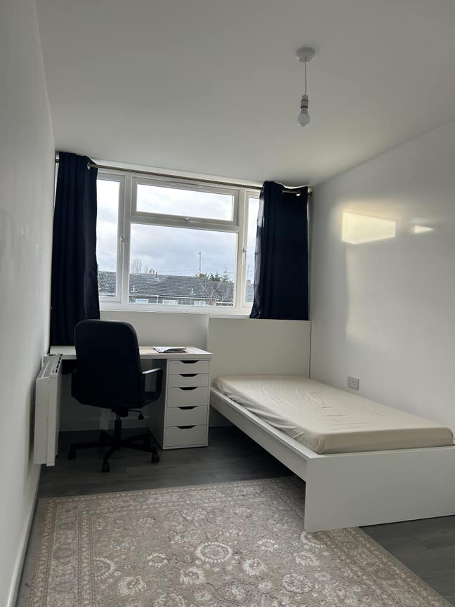 Double bedroom to rent Main Photo
