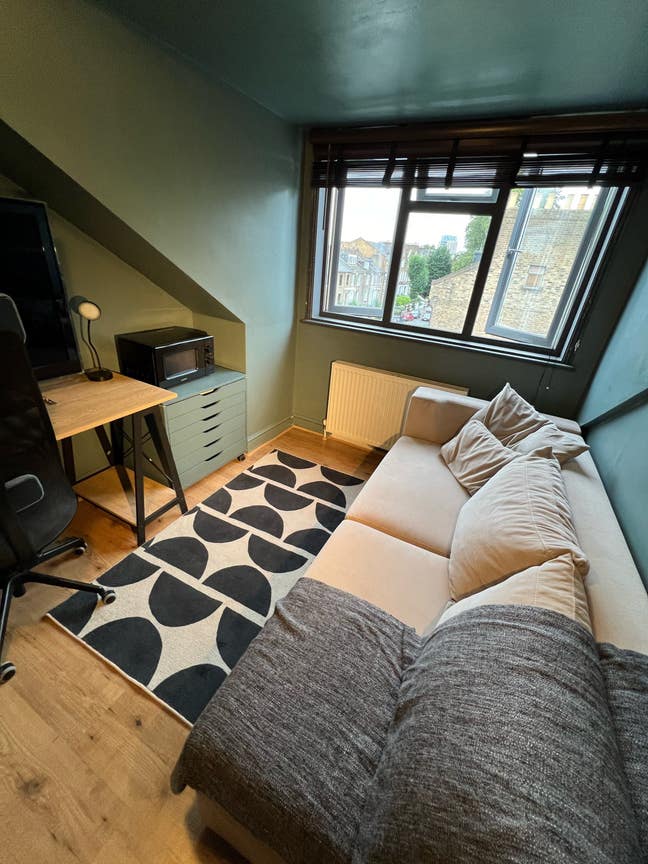 Double bedroom Dalston - all bills included!  Main Photo