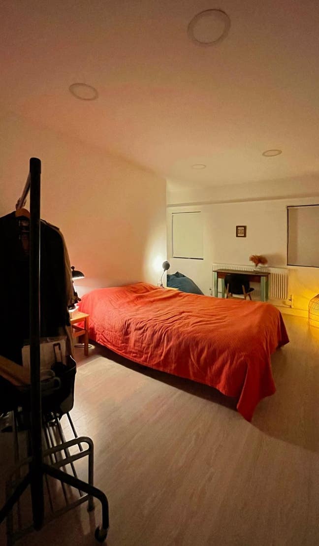 Simple Bright Furnished Bedroom in Clapton  Main Photo