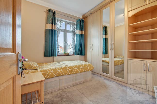 A Beautiful & Spacious Room In Willesden Green Main Photo