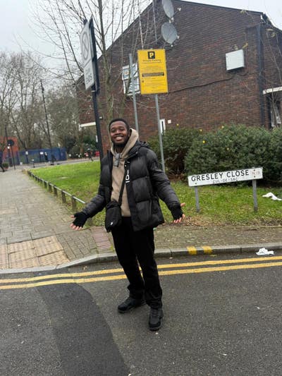 Professional Male seeks a single or double room Main Photo