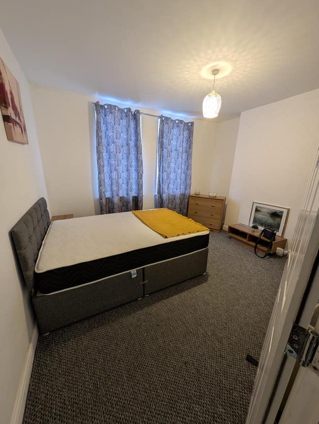 1 large double room available 31 August 2025. Main Photo