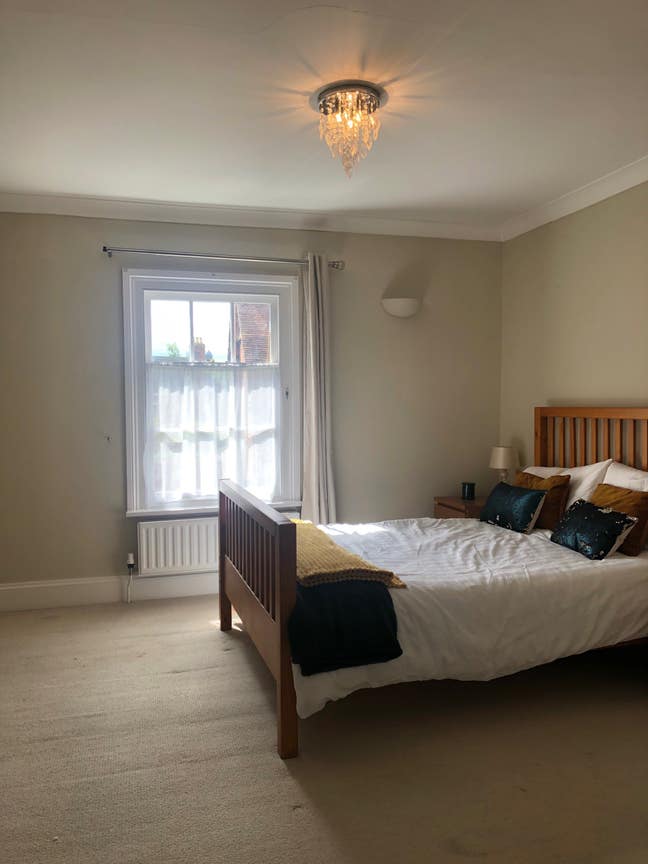 Ensuite large double room  close to town centre Main Photo