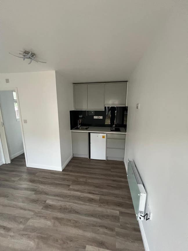Basildon Self contained studio, Town centre  Main Photo