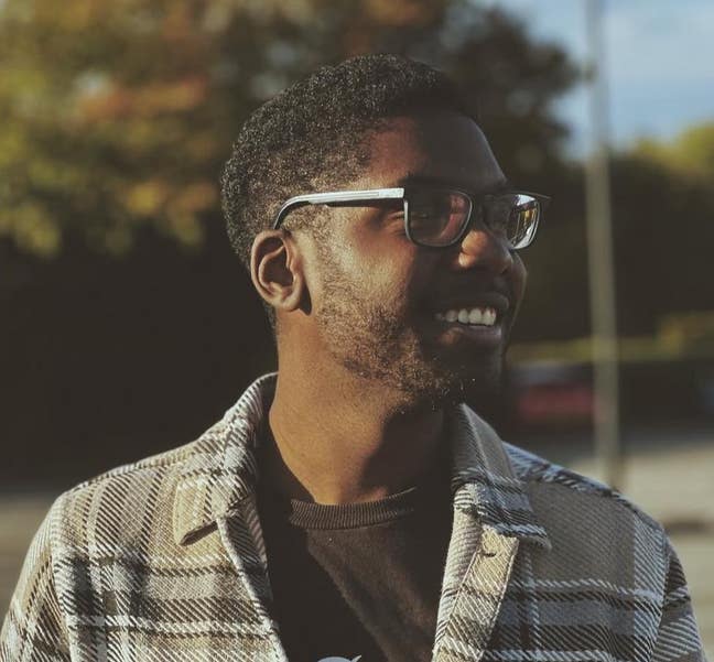 Looking to buddy up or a room  In Greenwich Main Photo