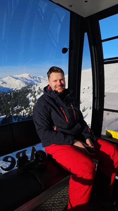 Couple looking for Mon-Thurs room let Main Photo