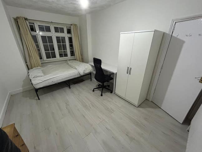 Three spacious furnished double rooms in Isleworth Main Photo