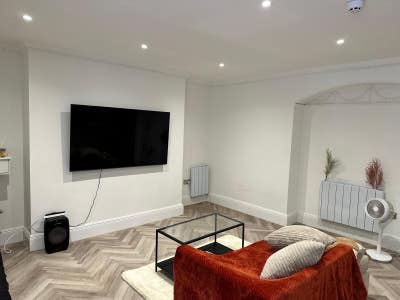 Luxury 1 BHK Fully Furnished in City Centre Main Photo