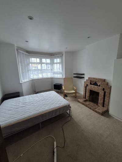 Double furnished bedroom in HP3 Main Photo