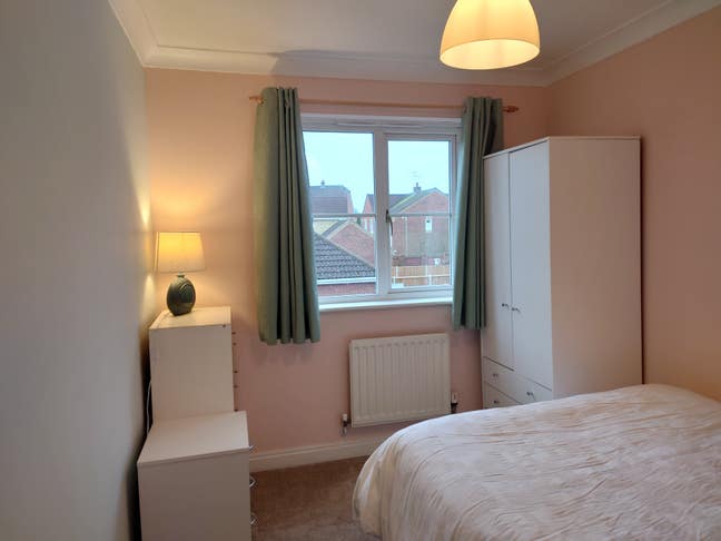 I'm looking for somebody to share my house with.  Main Photo