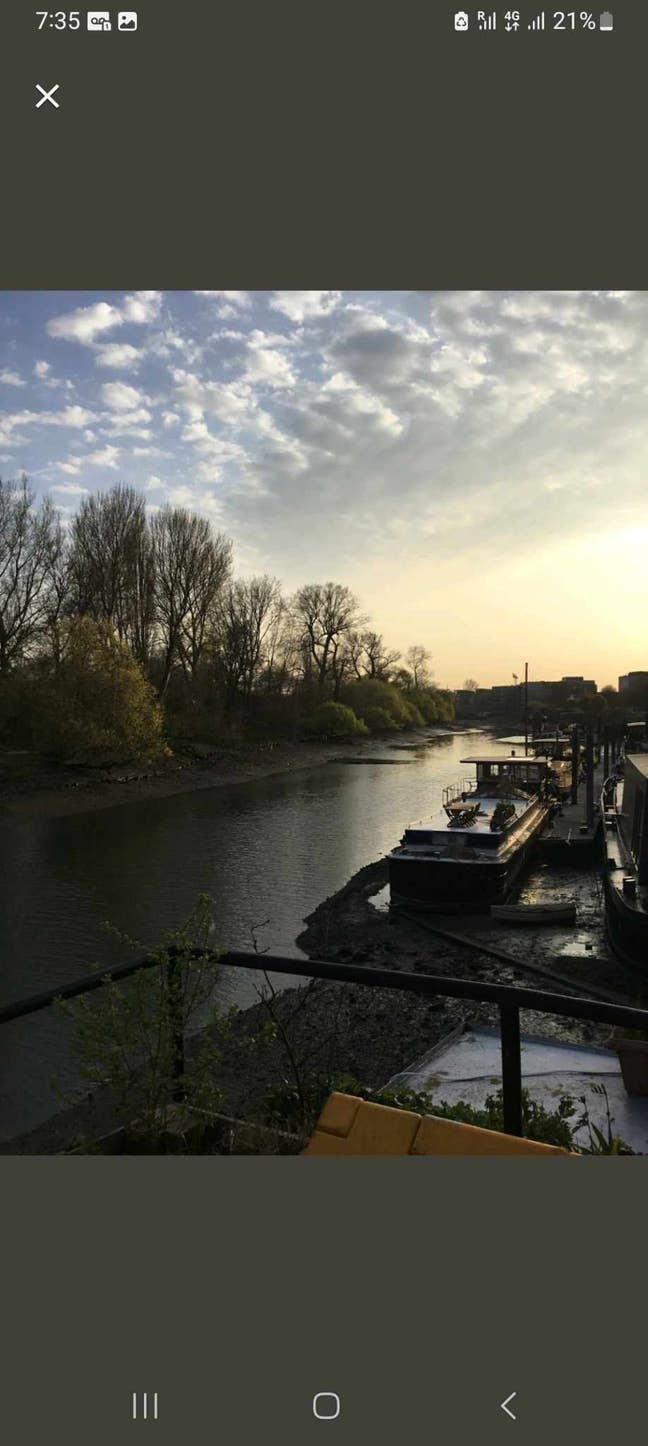 Room on a Boat Main Photo