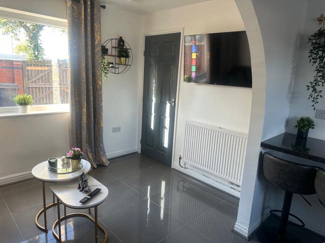 Four-Bedroom House for Rent Near Etihad Stadium  Main Photo